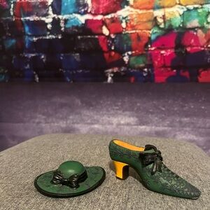 Green Victorian hat and bootie set